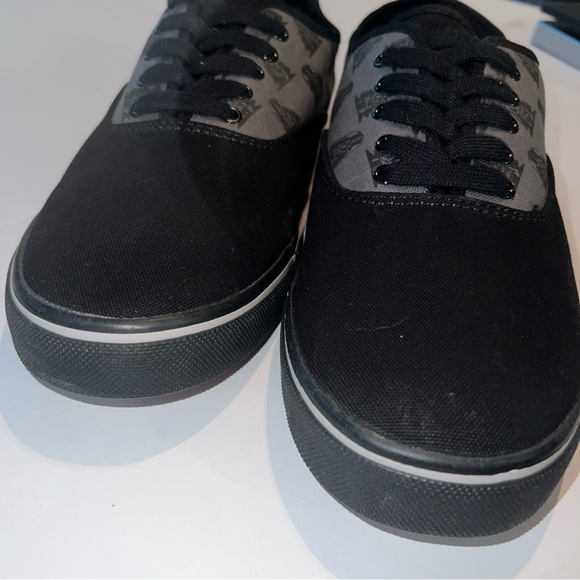 Lucasfilms, ltd Star Wars Darth Vader Canvas Shoes Men's Size 12 Never Worn - Picture 2 of 13